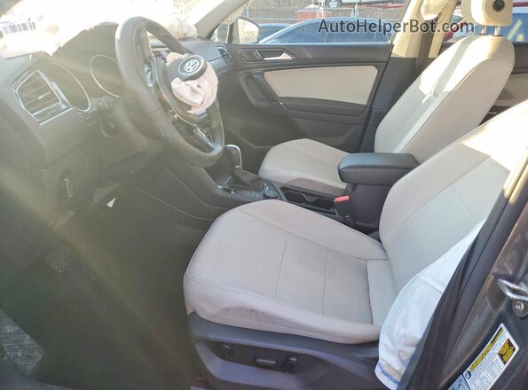 3VV2B7AX2JM157875 2018 VOLKSWAGEN TIGUAN Gray Front interior view