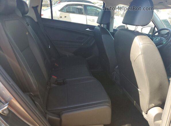 3VV2B7AX2JM165183 2018 VOLKSWAGEN TIGUAN Серый Вид задних сидений
