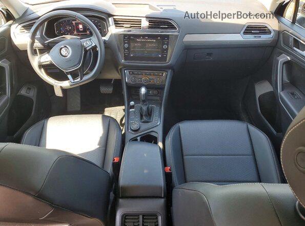 3VV2B7AX2MM133239 2021 VOLKSWAGEN TIGUAN Black Widok deski rozdzielczej