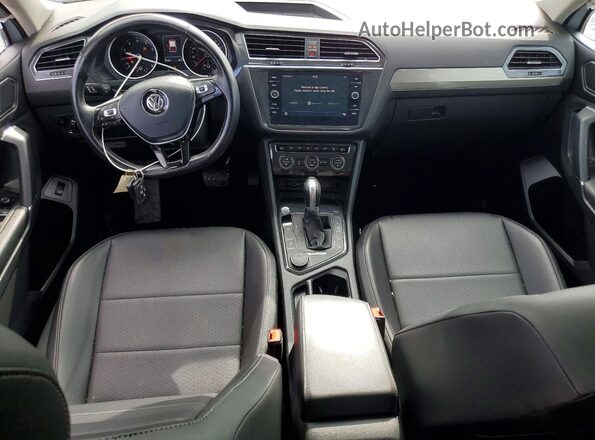 3VV2B7AX3JM107244 2018 VOLKSWAGEN TIGUAN Серебряный Вид панели приборов