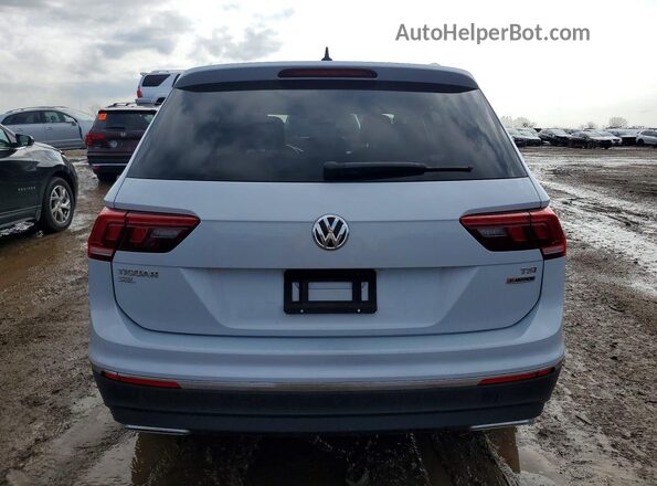 3VV2B7AX3JM107244 2018 VOLKSWAGEN TIGUAN Серебряный Вид сзади
