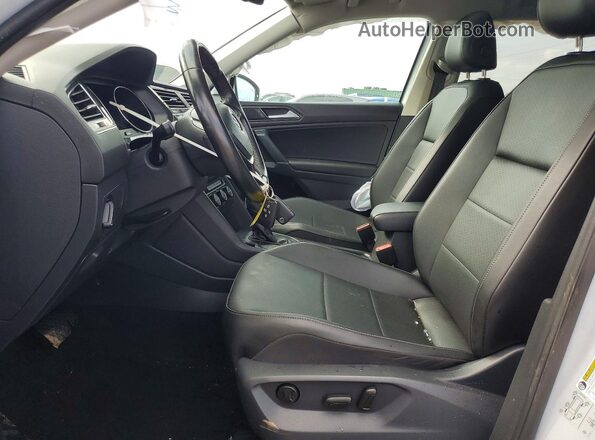3VV2B7AX3JM107244 2018 VOLKSWAGEN TIGUAN Серебряный Вид салона спереди