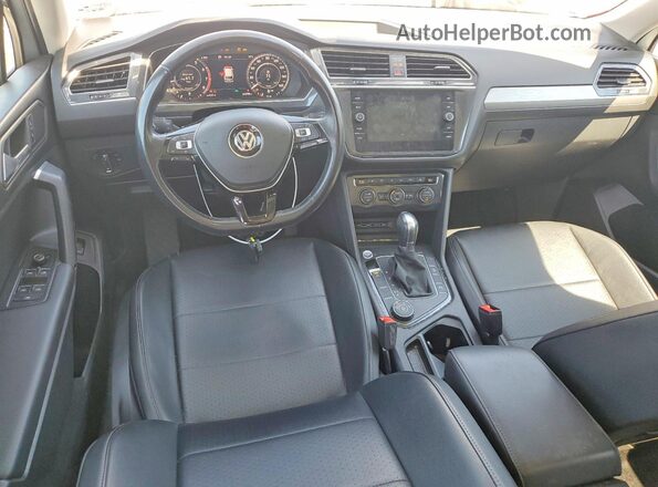 3VV2B7AX3KM048438 2019 VOLKSWAGEN TIGUAN Белый Вид панели приборов
