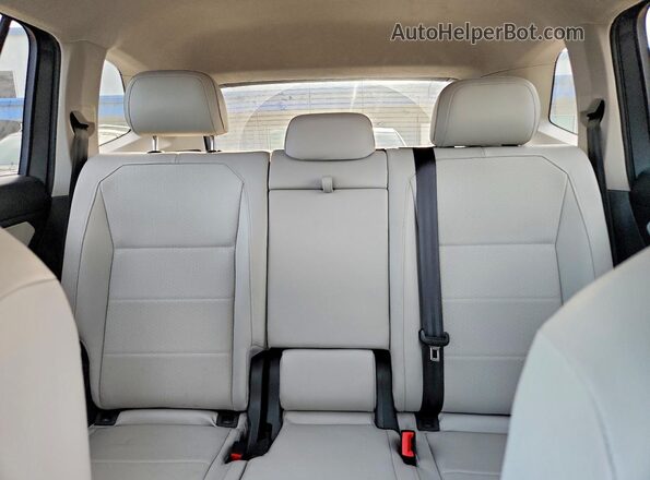 3VV2B7AX4JM026947 2018 VOLKSWAGEN TIGUAN Gray Вид задніх сидінь