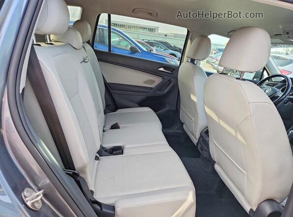 3VV2B7AX4JM026947 2018 VOLKSWAGEN TIGUAN Gray Вид задньої частини салону