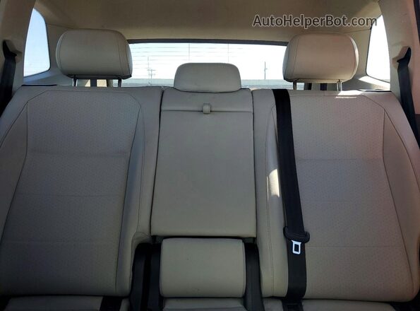 3VV2B7AX4JM153424 2018 VOLKSWAGEN TIGUAN Серебряный Вид задних сидений