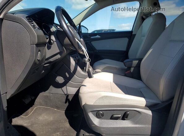 3VV2B7AX4JM153424 2018 VOLKSWAGEN TIGUAN Серебряный Вид салона спереди