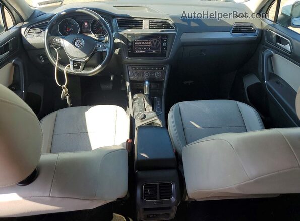 3VV2B7AX4JM153424 2018 VOLKSWAGEN TIGUAN Серебряный Вид панели приборов