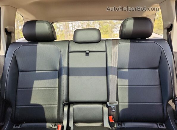3VV2B7AX4MM093083 2021 VOLKSWAGEN TIGUAN Black Widok tylnych siedzeń