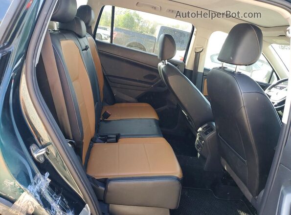 3VV2B7AX6JM150508 2018 VOLKSWAGEN TIGUAN Green Widok wnętrza z tyłu