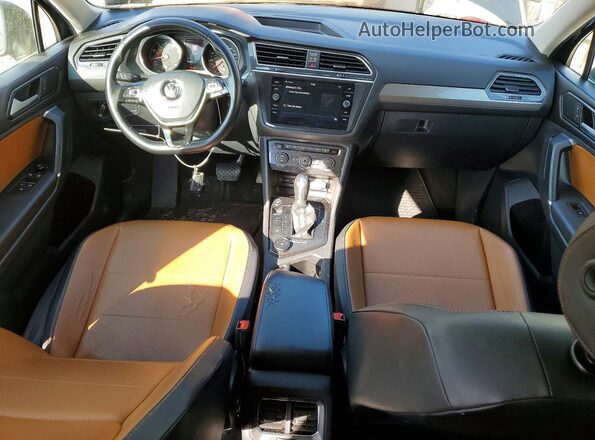 3VV2B7AX6JM150508 2018 VOLKSWAGEN TIGUAN Green Widok deski rozdzielczej