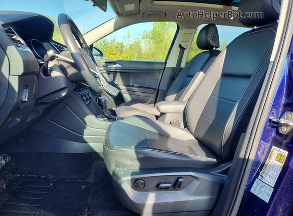 3VV2B7AX6MM040935 2021 VOLKSWAGEN TIGUAN Blue Vista interior delantera