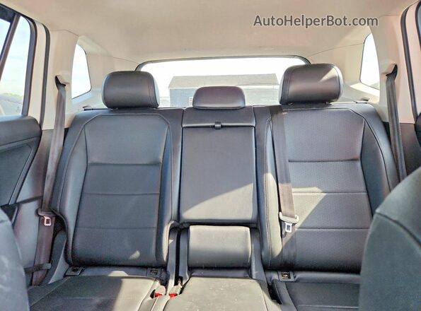 3VV2B7AX8JM042259 2018 VOLKSWAGEN TIGUAN White უკანა სავარძლების ხედი