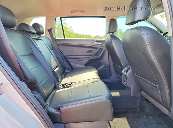 3VV2B7AX8JM042259 2018 VOLKSWAGEN TIGUAN White უკანა სალონის ხედი