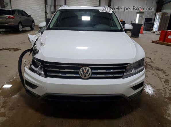 3VV2B7AX8JM097309 2018 VOLKSWAGEN TIGUAN Белый Вид спереди