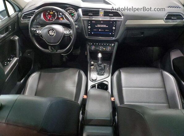 3VV2B7AX8JM097309 2018 VOLKSWAGEN TIGUAN Белый Вид панели приборов