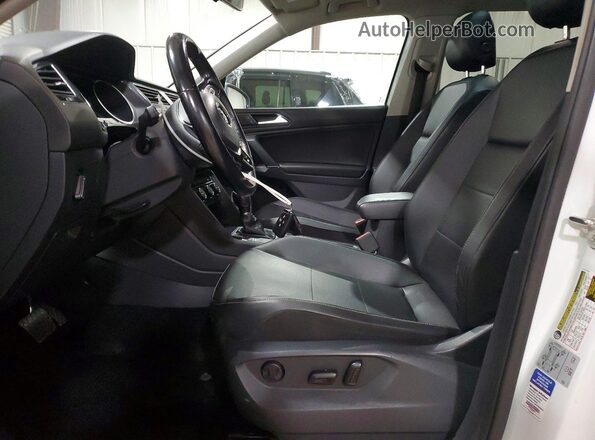 3VV2B7AX8JM097309 2018 VOLKSWAGEN TIGUAN Белый Вид салона спереди