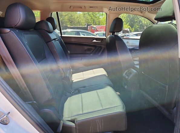 3VV2B7AX8JM103982 2018 VOLKSWAGEN TIGUAN Белый Вид задней части салона