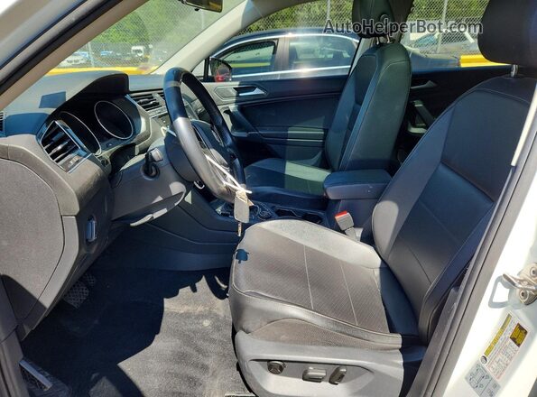3VV2B7AX8JM103982 2018 VOLKSWAGEN TIGUAN Белый Вид салона спереди