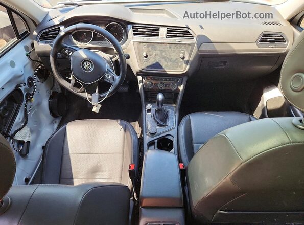 3VV2B7AX8JM103982 2018 VOLKSWAGEN TIGUAN Белый Вид панели приборов