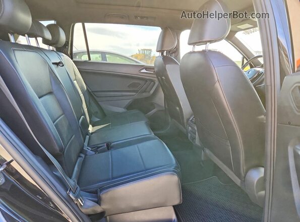 3VV2B7AX8MM048048 2021 VOLKSWAGEN TIGUAN Черный Вид задней части салона