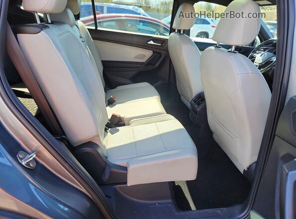 3VV2B7AX8MM154130 2021 VOLKSWAGEN TIGUAN Серый Вид задней части салона