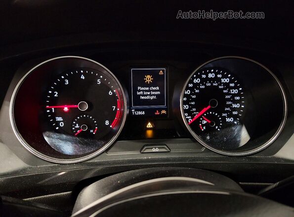 3VV2B7AX9JM179064 2018 VOLKSWAGEN TIGUAN White Widok zestawu wskaźników