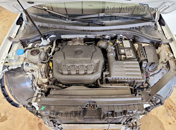 3VV2B7AX9JM179064 2018 VOLKSWAGEN TIGUAN White Widok komory silnika