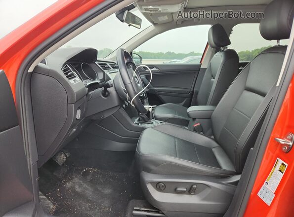 3VV2B7AX9JM190176 2018 VOLKSWAGEN TIGUAN Orange Widok wnętrza z przodu