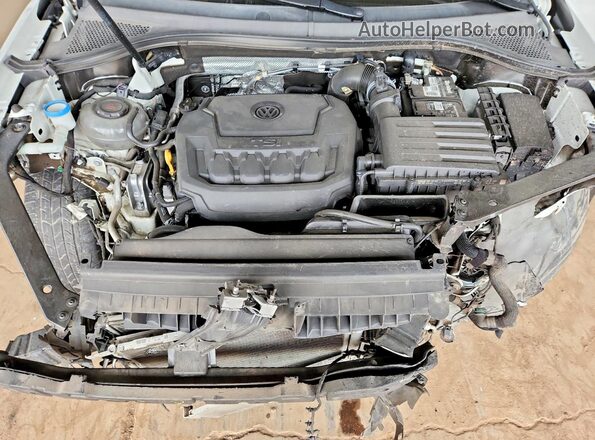 3VV3B7AX0LM107919 2020 VOLKSWAGEN TIGUAN White Vista del compartimento del motor