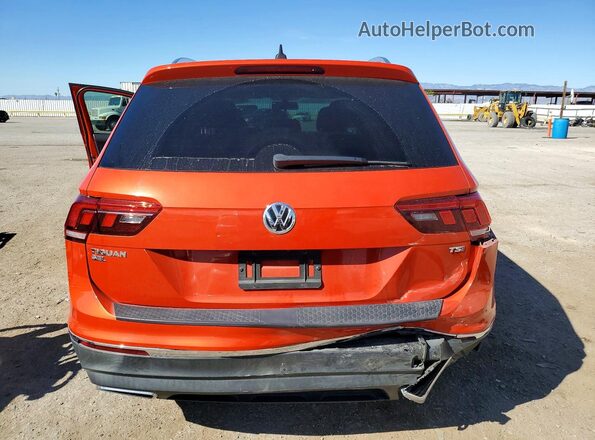 3VV3B7AX1JM038591 2018 VOLKSWAGEN TIGUAN Оранжевый Вид сзади