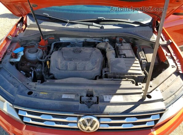 3VV3B7AX1JM038591 2018 VOLKSWAGEN TIGUAN Оранжевый Вид задней части салона