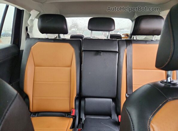 3VV3B7AX1JM081148 2018 VOLKSWAGEN TIGUAN Black Вид задніх сидінь