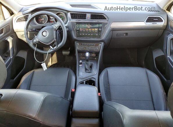 3VV3B7AX3LM098178 2020 VOLKSWAGEN TIGUAN Черный Вид панели приборов