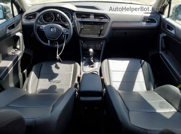 3VV3B7AX4LM013834 2020 VOLKSWAGEN TIGUAN Серебряный Вид панели приборов