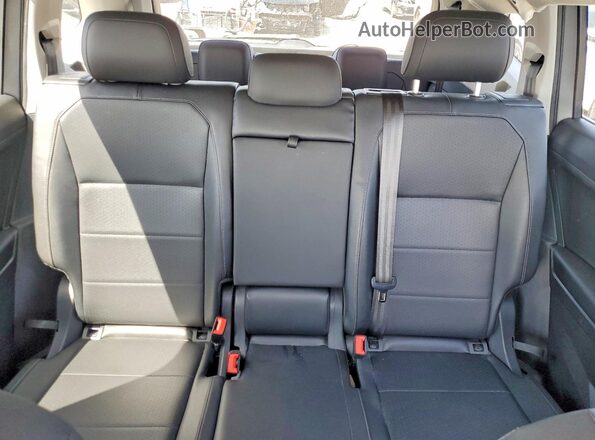 3VV3B7AX4LM013834 2020 VOLKSWAGEN TIGUAN Серебряный Вид задних сидений