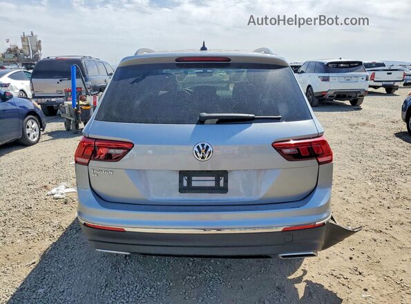 3VV3B7AX4LM013834 2020 VOLKSWAGEN TIGUAN Серебряный Вид сзади