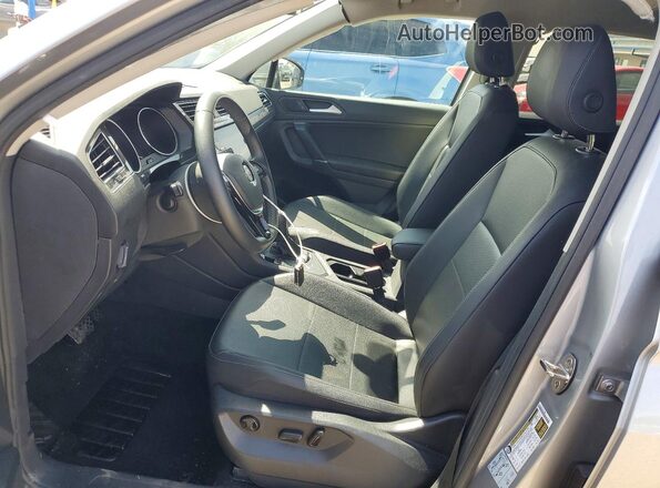 3VV3B7AX4LM013834 2020 VOLKSWAGEN TIGUAN Серебряный Вид салона спереди
