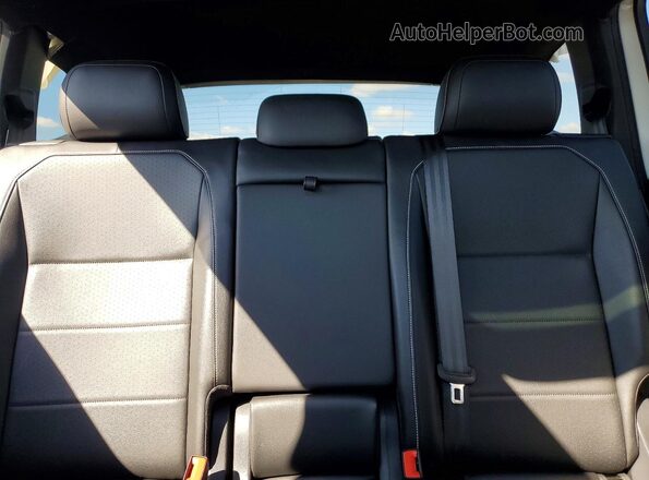 3VV3B7AX4MM108802 2021 VOLKSWAGEN TIGUAN White Вид задніх сидінь
