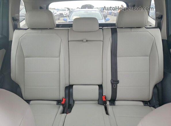 3VV3B7AX6JM048677 2018 VOLKSWAGEN TIGUAN Gray Вид задніх сидінь