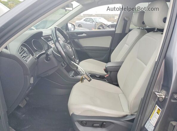 3VV3B7AX6JM048677 2018 VOLKSWAGEN TIGUAN Gray Вид салону спереду