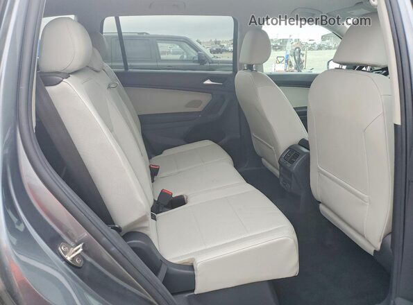 3VV3B7AX6JM048677 2018 VOLKSWAGEN TIGUAN Gray Вид задньої частини салону