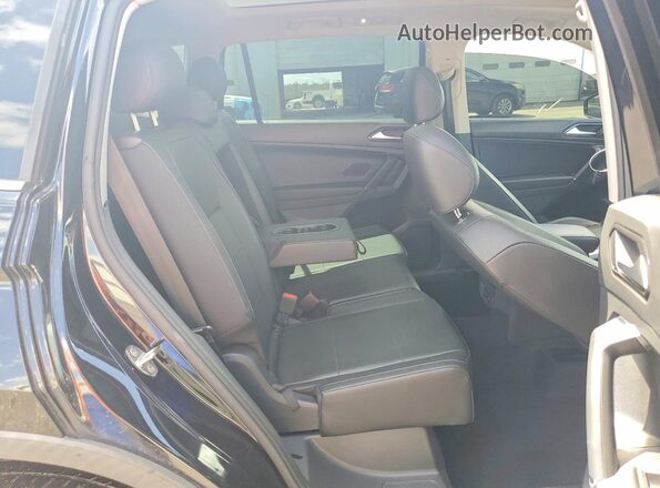 3VV3B7AX6JM103242 2018 VOLKSWAGEN TIGUAN Black უკანა სალონის ხედი