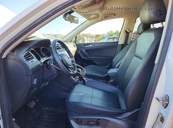 3VV3B7AX7LM119999 2020 VOLKSWAGEN TIGUAN Белый Вид салона спереди