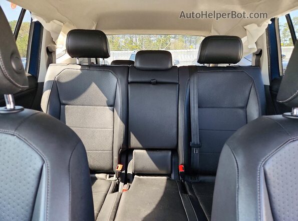 3VV3B7AX8JM000923 2018 VOLKSWAGEN TIGUAN Синий Вид задних сидений