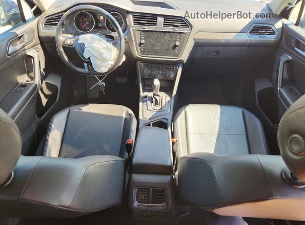 3VV3B7AX8JM000923 2018 VOLKSWAGEN TIGUAN Синий Вид панели приборов