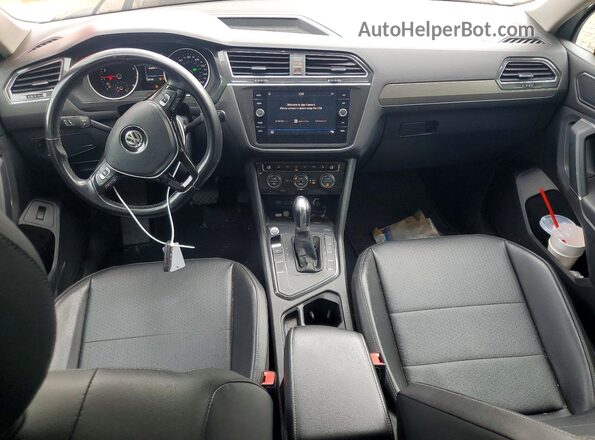 3VV3B7AX8JM068591 2018 VOLKSWAGEN TIGUAN Белый Вид панели приборов