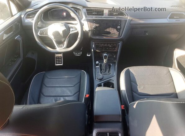 3VV4B7AX9RM139622 2024 VOLKSWAGEN TIGUAN Black Dashboard view