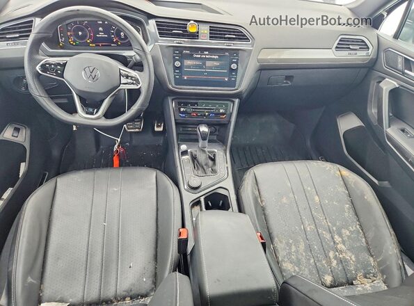 3VV8B7AX4PM142183 2023 VOLKSWAGEN TIGUAN Black Vista del salpicadero