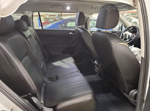 3VVAB7AX4RM222538 2024 VOLKSWAGEN TIGUAN White Widok wnętrza z tyłu
